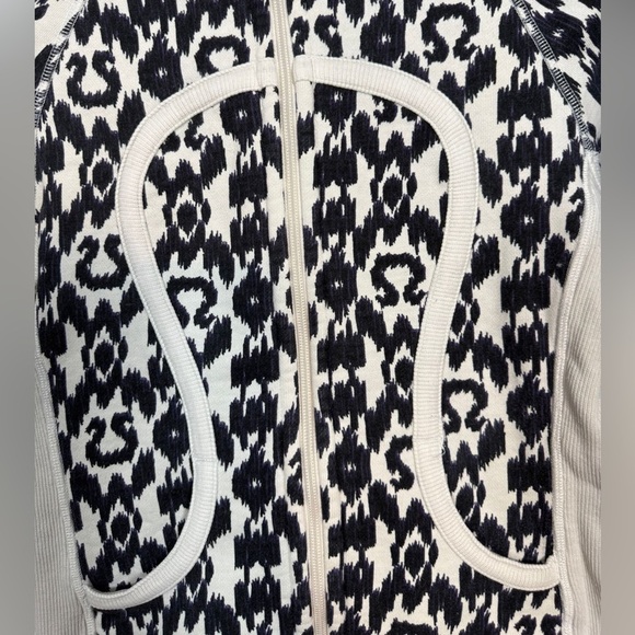 Lululemon Scuba Hoodie Black White Ikat Print – Women’s XS/S - Picture 3 of 9